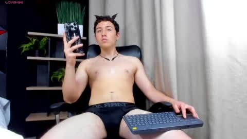 maxvolturi_ online show from May 3, 12:27 am