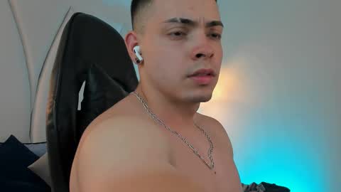 MAX online show from March 8, 9:51 pm