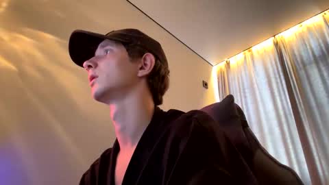 Max online show from September 18, 4:49 am