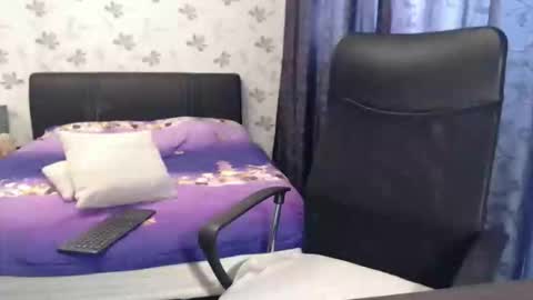 Maya online show from April 9, 6:06 am