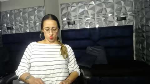 Snapshot of maya25_ chatting on October 4, 1:42 pm Maya online show from October 4, 1:42 pm