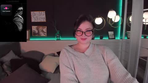 Woman online show from February 3, 5:03 pm