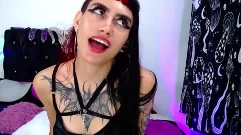 Snapshot of mayaredd chatting on January 30, 3:33 am mayaredd online show from January 30, 3:33 am