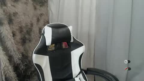 mayasally_ online show from December 21, 6:42 am