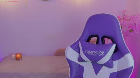 Maya Vexx online show from June 1, 3:35 pm