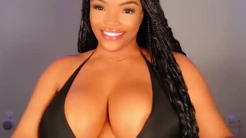 MayBabi online show from October 28, 4:30 pm