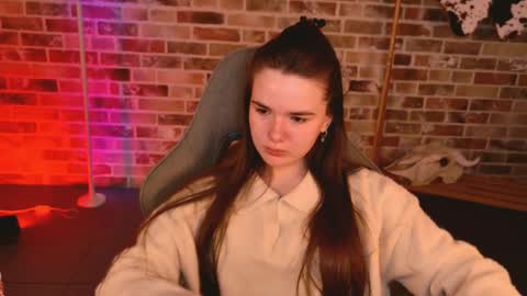 maybloom_ online show from March 28, 9:11 am