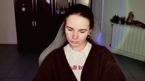 maybloom_ online show from January 8, 9:04 am