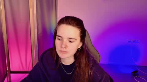 maybloom_ online show from April 22, 10:11 am