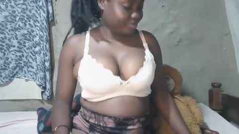 Snapshot of mdivah chatting on February 19, 7:05 pm mdivah online show from February 19, 7:05 pm