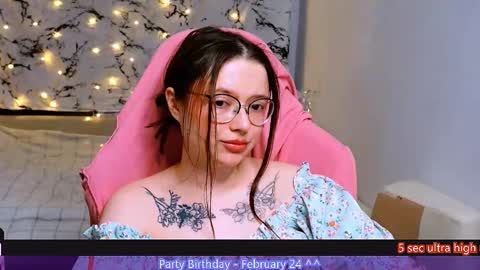 Snapshot of me_hanna chatting on February 23, 2:07 am Hanna online show from February 23, 2:07 am