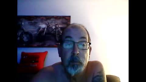 me at home online show from December 21, 1:39 pm