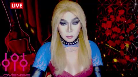 THE QUEEN ALPHA   Queen Medusa Prey online show from November 16, 7:16 pm