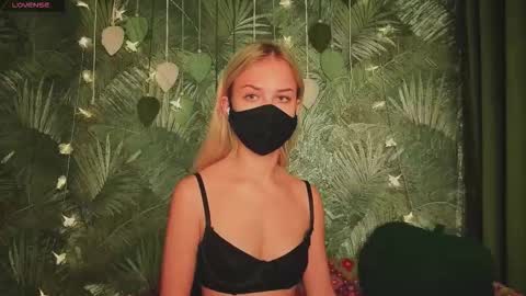 meeeewmeeeeow online show from November 9, 8:55 pm