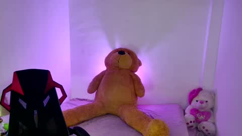 Snapshot of megan_1907 chatting on February 1, 1:44 am megan_1907 online show from February 1, 1:44 am