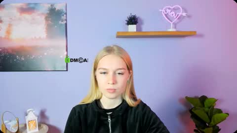 Snapshot of megan_cold chatting on October 19, 8:52 am megan_cold online show from October 19, 8:52 am