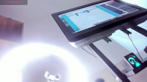     online show from April 20, 11:57 am