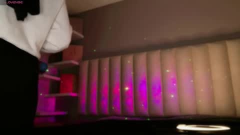     online show from February 3, 12:20 pm