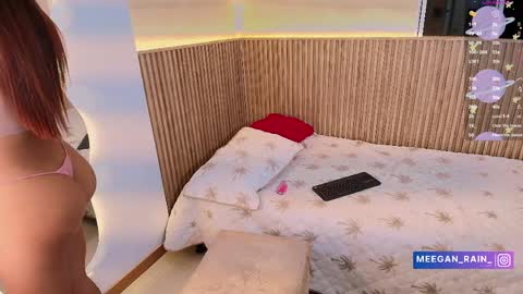 megan_raiin online show from April 22, 8:43 am