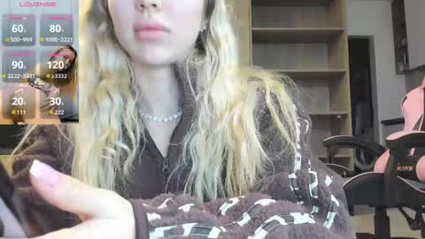 Snapshot of megan_ros_ chatting on February 12, 3:49 pm Megan online show from February 12, 3:49 pm