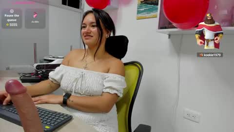 Snapshot of megan_xoxo1 chatting on February 14, 4:20 pm Megan online show from February 14, 4:20 pm