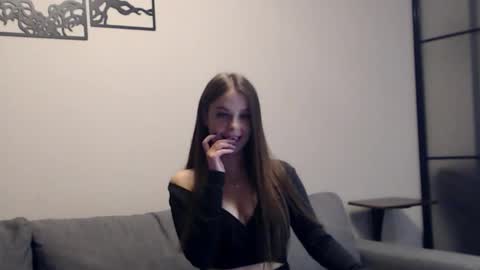 meladams online show from October 19, 8:02 pm