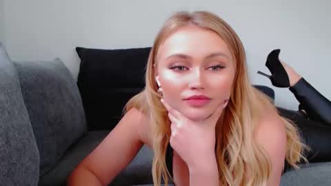 Melania online show from October 30, 11:22 am