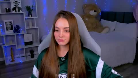 MelanieAlves online show from April 18, 8:20 pm