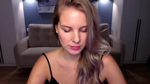 Melanie Bennett online show from November 18, 8:50 am