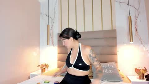 Melanie Roux online show from January 10, 6:46 pm