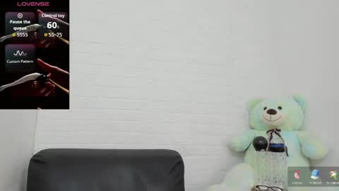 melannie roses online show from April 18, 8:09 pm