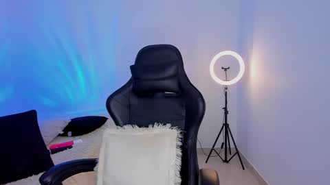 melanyrouse1 online show from April 21, 1:42 am