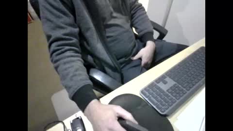 melbguy_075 online show from May 15, 10:01 am