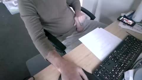 melbguy_075 online show from May 13, 6:01 am
