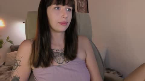 Snapshot of melinamars_ chatting on October 5, 7:54 pm Melina online show from October 5, 7:54 pm