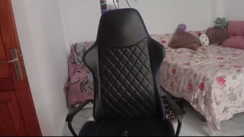 Snapshot of melinamars_ chatting on December 8, 4:50 pm Melina online show from December 8, 4:50 pm