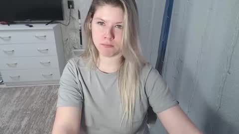 Snapshot of melissa__ray chatting on February 4, 2:39 am Melissa  Ray online show from February 4, 2:39 am