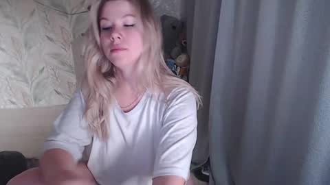 Snapshot of melissa__ray chatting on October 25, 7:36 pm Melissa  Ray online show from October 25, 7:36 pm