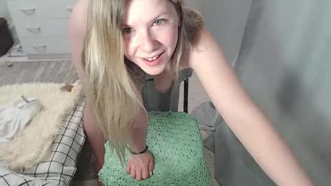 Snapshot of melissa__ray chatting on March 1, 7:15 pm Melissa  Ray online show from March 1, 7:15 pm