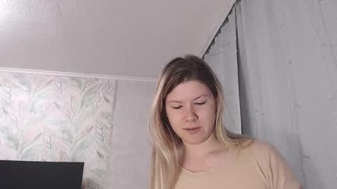 Snapshot of melissa__ray chatting on February 6, 2:33 am Melissa  Ray online show from February 6, 2:33 am