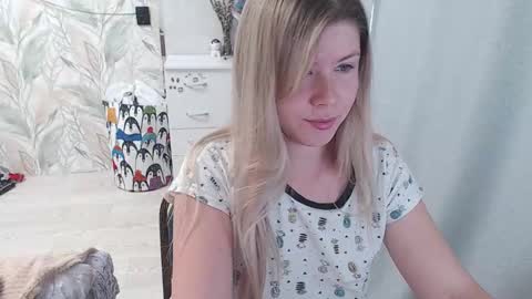 Snapshot of melissa__ray chatting on September 23, 4:39 am Melissa  Ray online show from September 23, 4:39 am