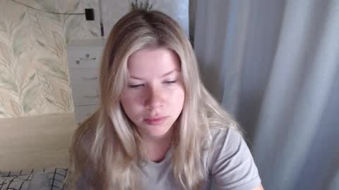 Snapshot of melissa__ray chatting on October 6, 2:40 am Melissa  Ray online show from October 6, 2:40 am