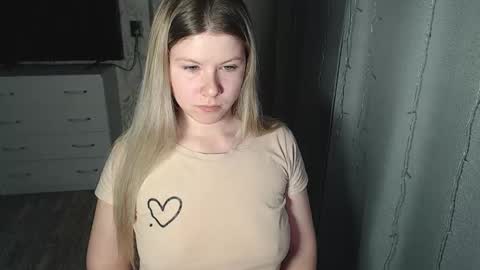 Snapshot of melissa__ray chatting on February 5, 5:09 pm Melissa  Ray online show from February 5, 5:09 pm