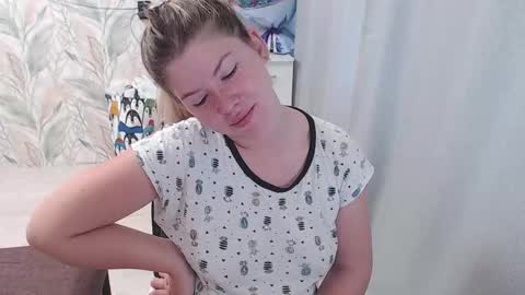 Snapshot of melissa__ray chatting on September 25, 3:24 am Melissa  Ray online show from September 25, 3:24 am