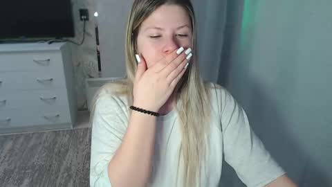 Snapshot of melissa__ray chatting on February 10, 2:08 am Melissa  Ray online show from February 10, 2:08 am