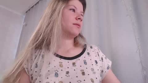 Snapshot of melissa__ray chatting on February 2, 4:15 am Melissa  Ray online show from February 2, 4:15 am