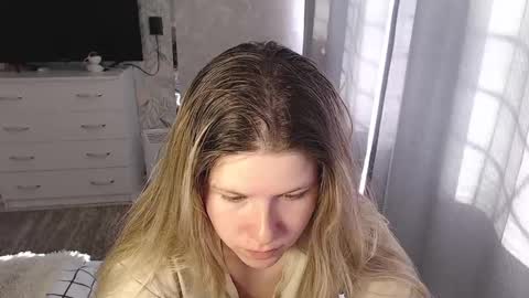 Snapshot of melissa__ray chatting on March 3, 8:05 am Melissa  Ray online show from March 3, 8:05 am