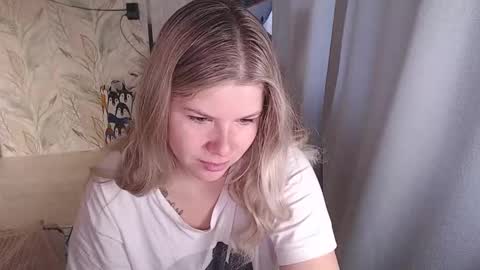 Snapshot of melissa__ray chatting on September 30, 2:44 am Melissa  Ray online show from September 30, 2:44 am