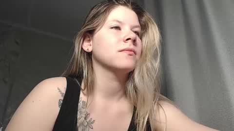 Snapshot of melissa__ray chatting on March 11, 6:52 pm Melissa  Ray online show from March 11, 6:52 pm