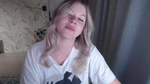 Snapshot of melissa__ray chatting on September 28, 5:44 pm Melissa  Ray online show from September 28, 5:44 pm